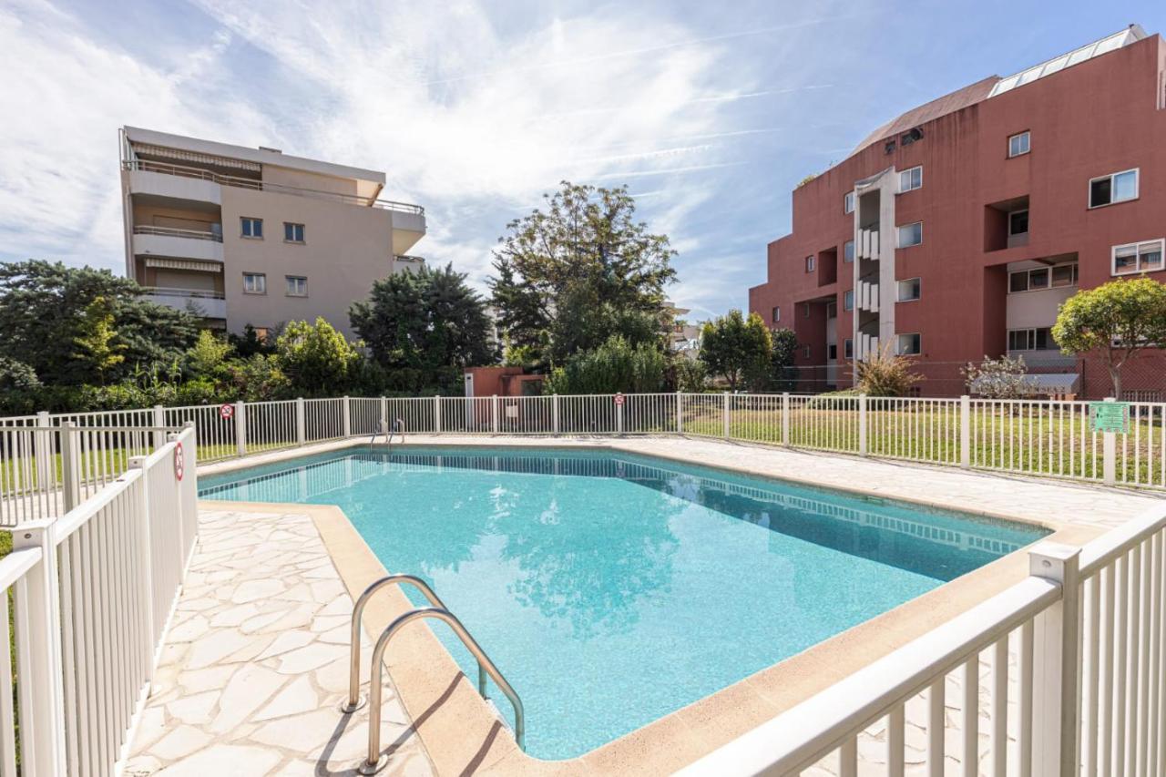 Pretty Studio Swimming Pool And Sea Cagnes-sur-Mer Luaran gambar
