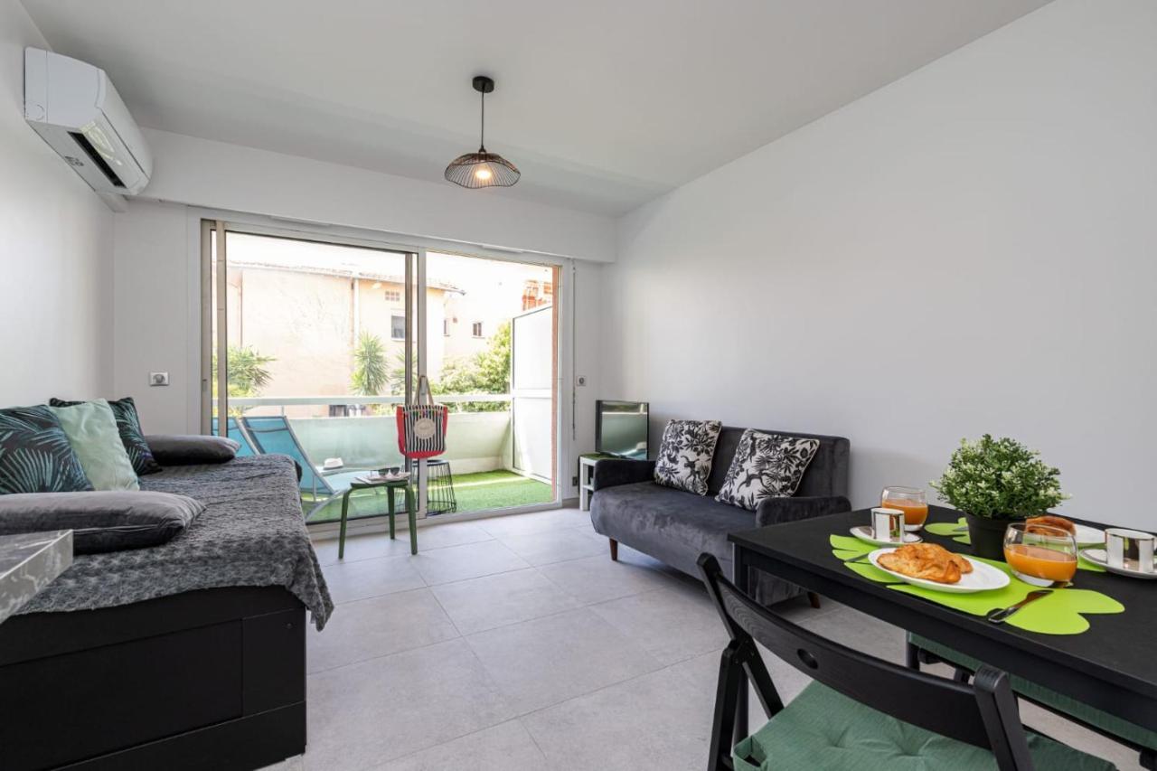 Pretty Studio Swimming Pool And Sea Cagnes-sur-Mer Luaran gambar