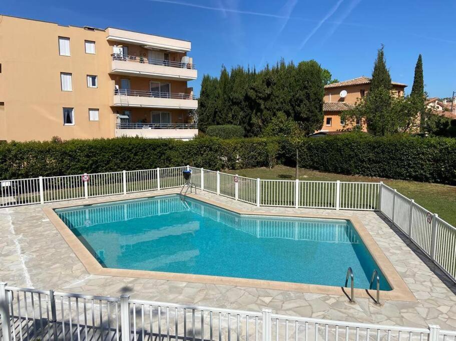 Pretty Studio Swimming Pool And Sea Cagnes-sur-Mer Luaran gambar