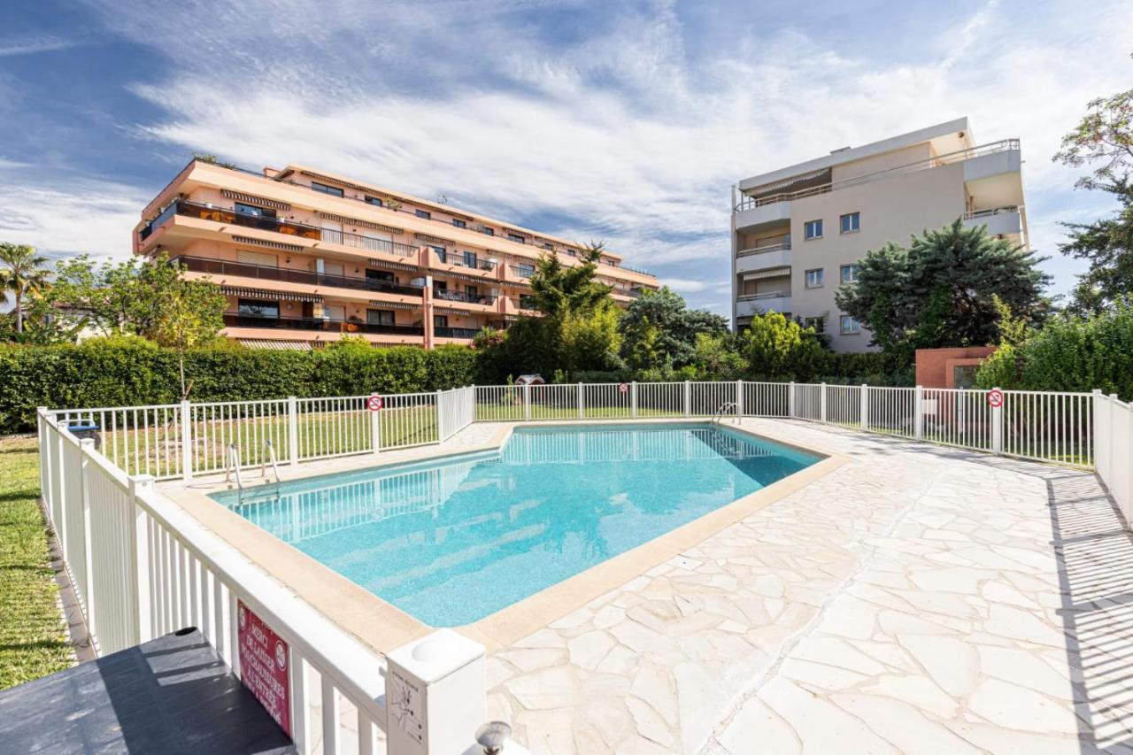 Pretty Studio Swimming Pool And Sea Cagnes-sur-Mer Luaran gambar